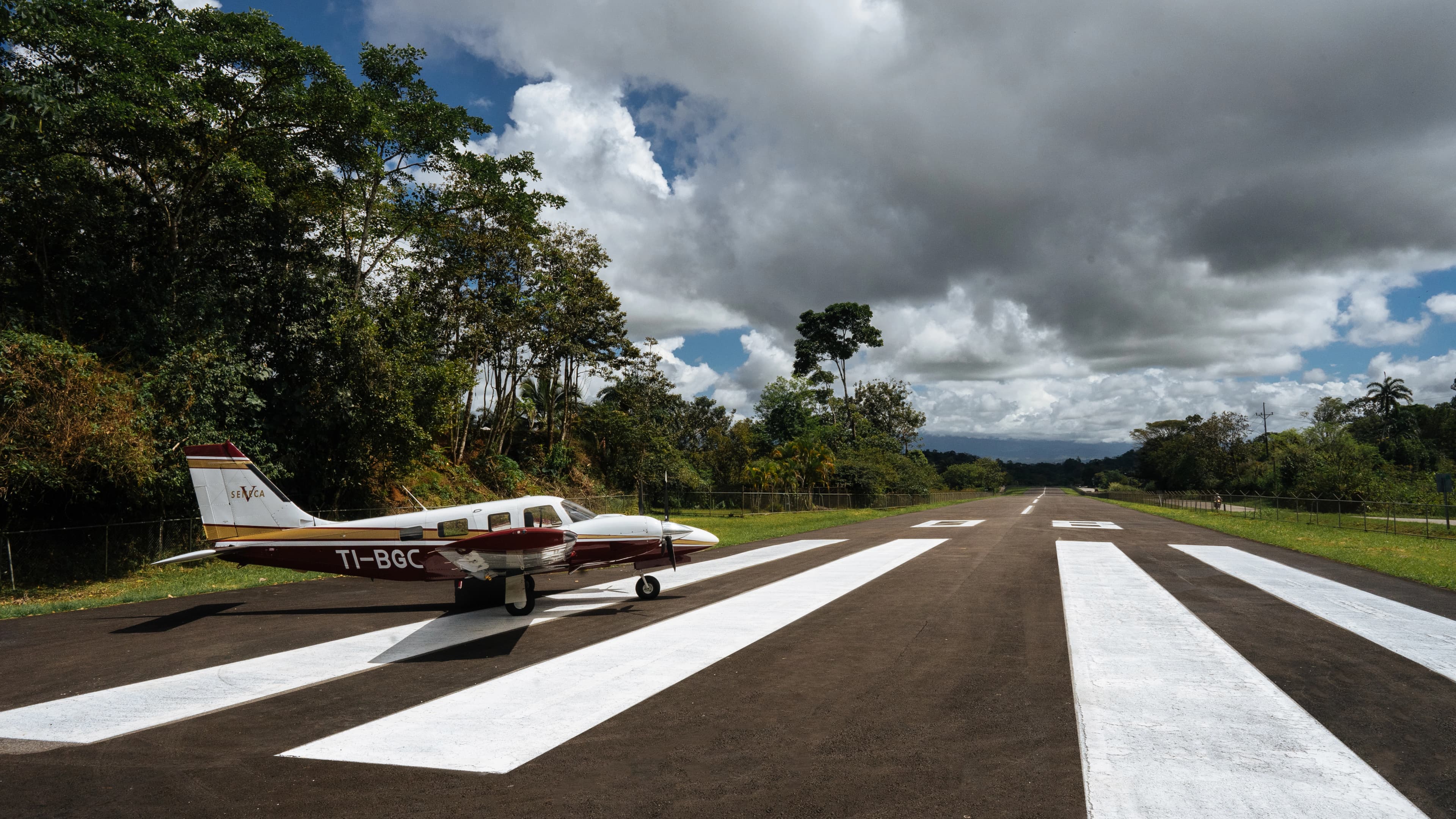 Private flights in Costa Rica background image